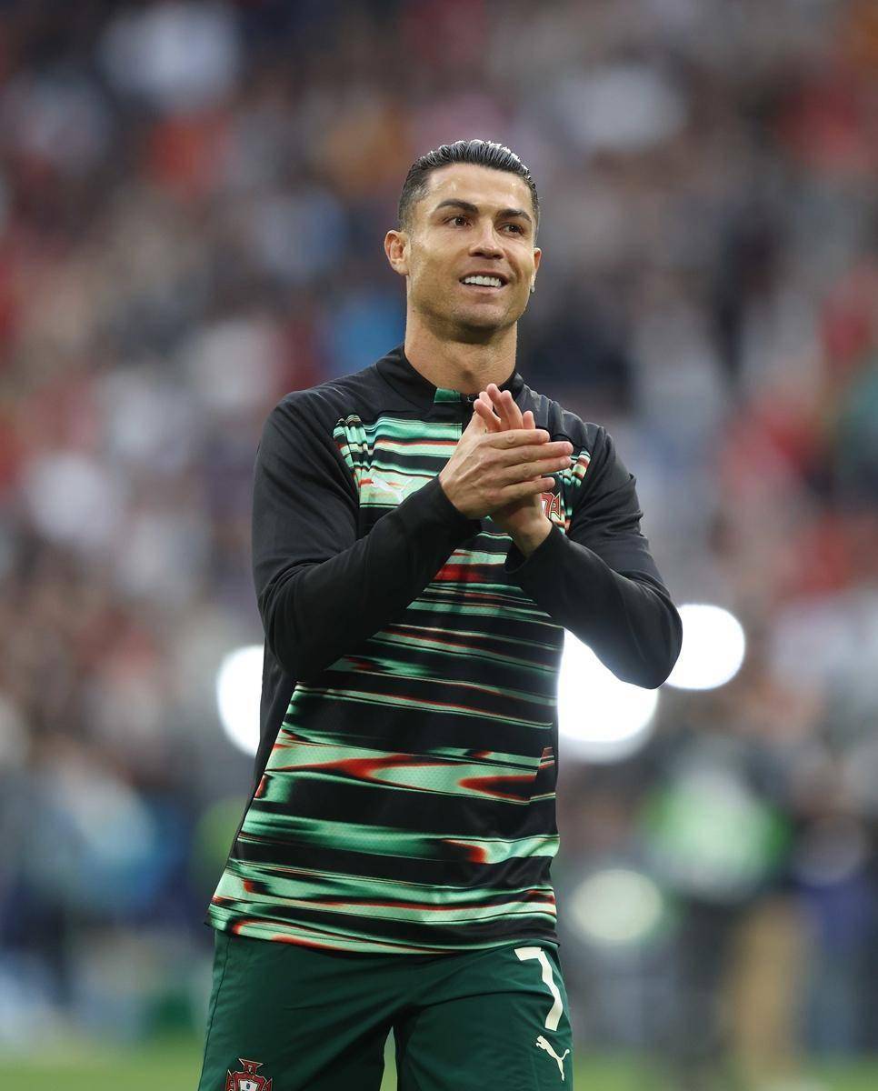 亚博体育-C罗新星最后时刻胜出表现突出，巴黎圣日耳曼前途光明！引发球迷热议的简单介绍-亚博体育