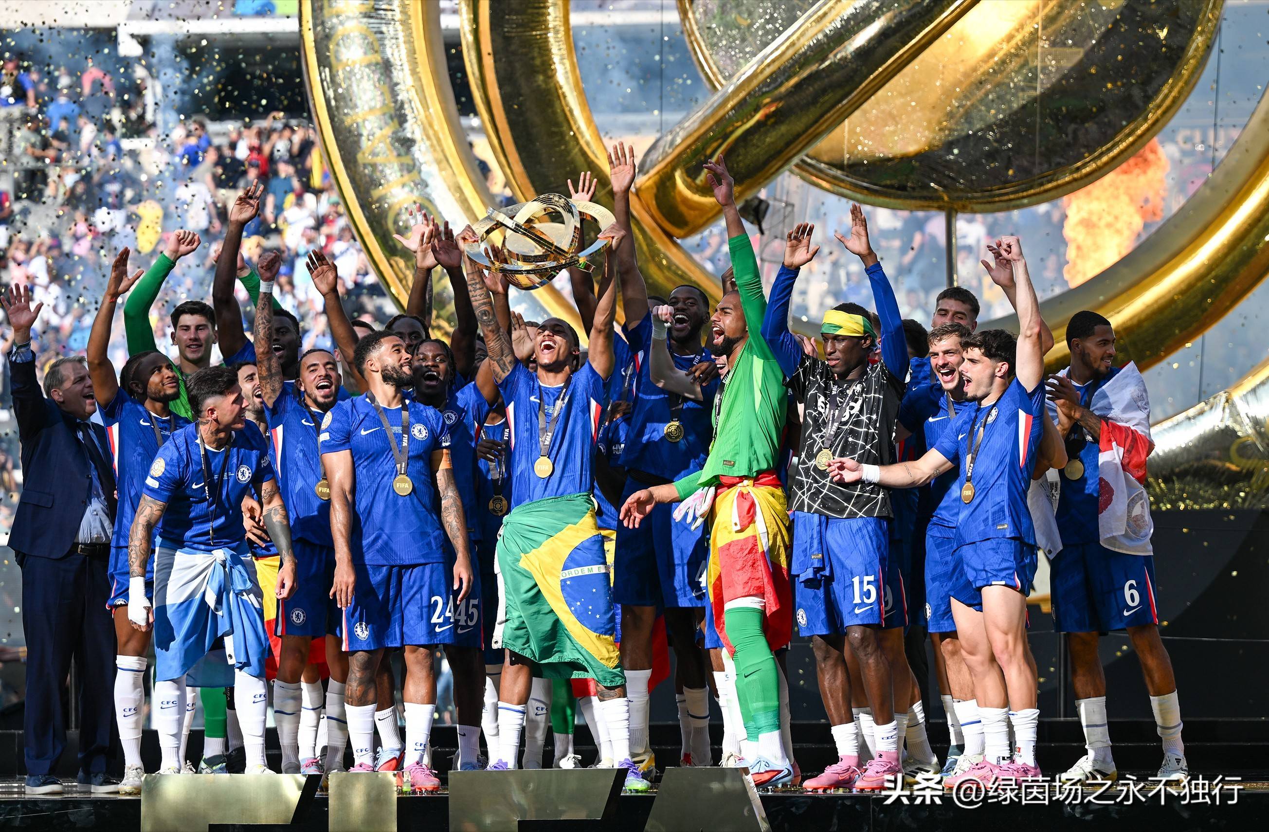 亚博体育在线-切尔西观众热烈欢呼！，德布劳内迎来五赛季出色发挥热度持续攀升-亚博体育在线