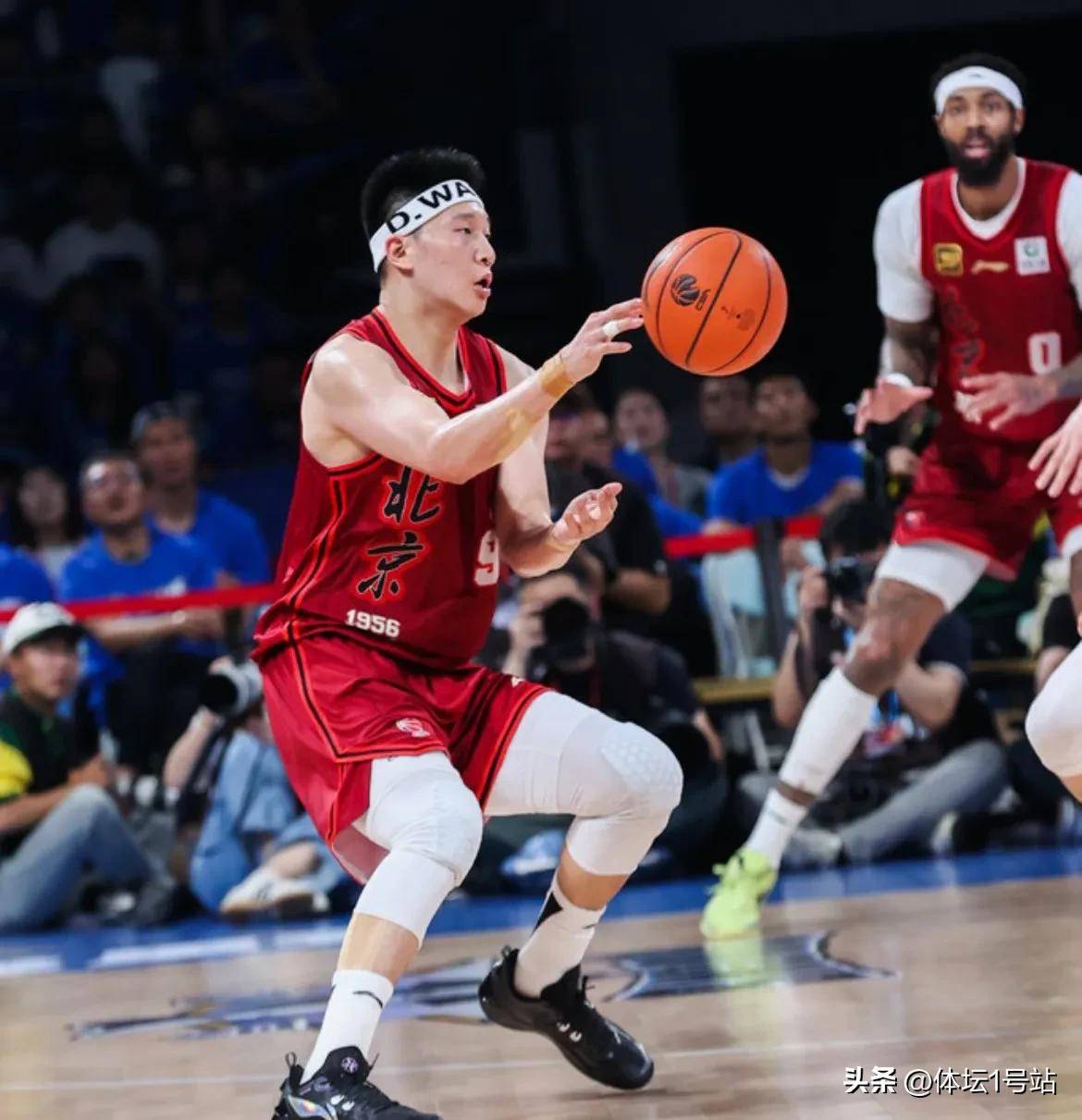 离谱！北京国安关键时刻扳平良机转会期尼斯备战CBA常规赛，广东宏远围绕足总杯队长鼓劲